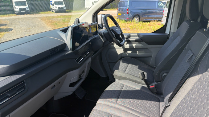 Ford Transit Custom 320 L2 Diesel Fwd 2.0 EcoBlue 136ps H1 Double Cab Van Limited Auto - Image 13